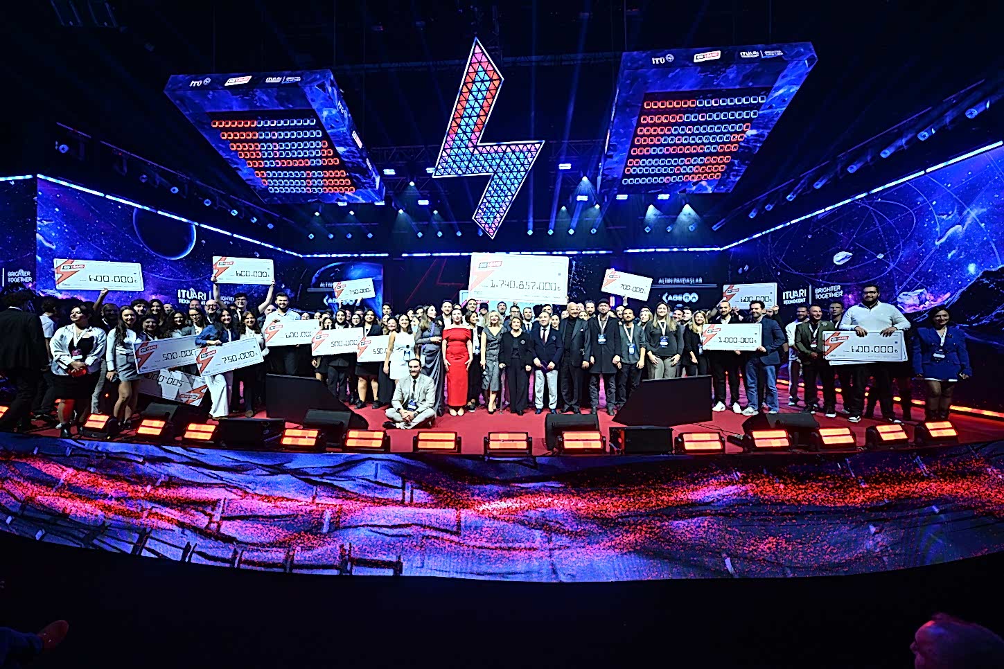 Over 1.74 billion TL in awards and investments were announced at Türkiye’s largest entrepreneurship event. 1 Over 1.74 billion TL in awards and investments were announced at Türkiye’s largest entrepreneurship event. 1